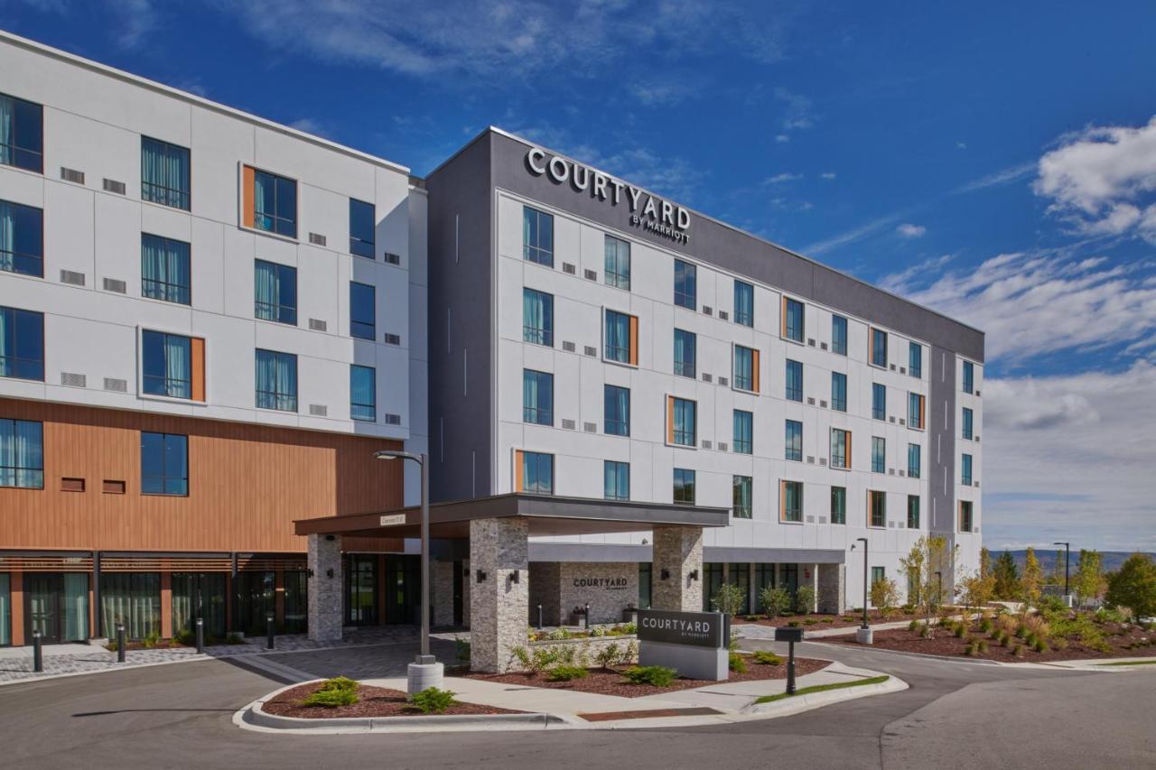 Courtyard By Marriott Petoskey At Victories Square Hotel Екстериор снимка